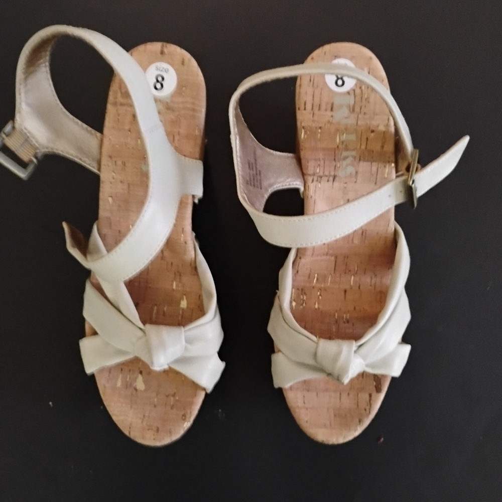 New - Korks Dawson Wedge Sandals – Sage – Size 8 –